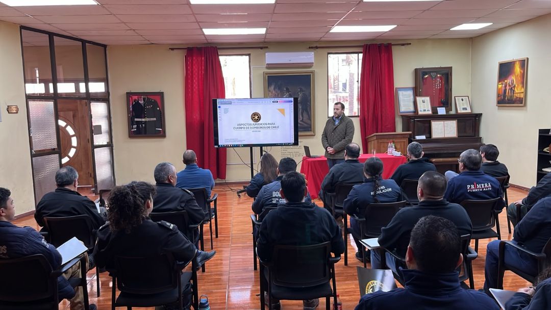 Cuerpo de Bomberos Puente Alto inicia jornada de formación en legislación laboral para el mundo bomberil