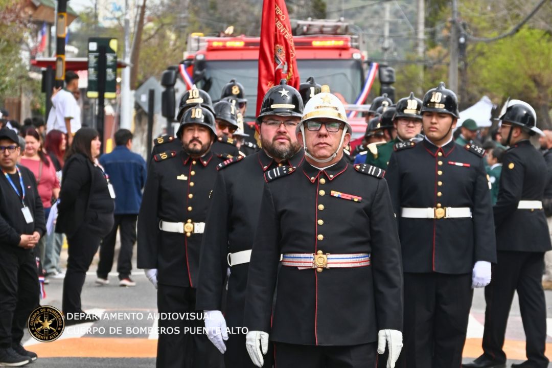 Cuerpo de Bomberos Puente Alto presente en Desfiles de Casas Viejas y Pirque