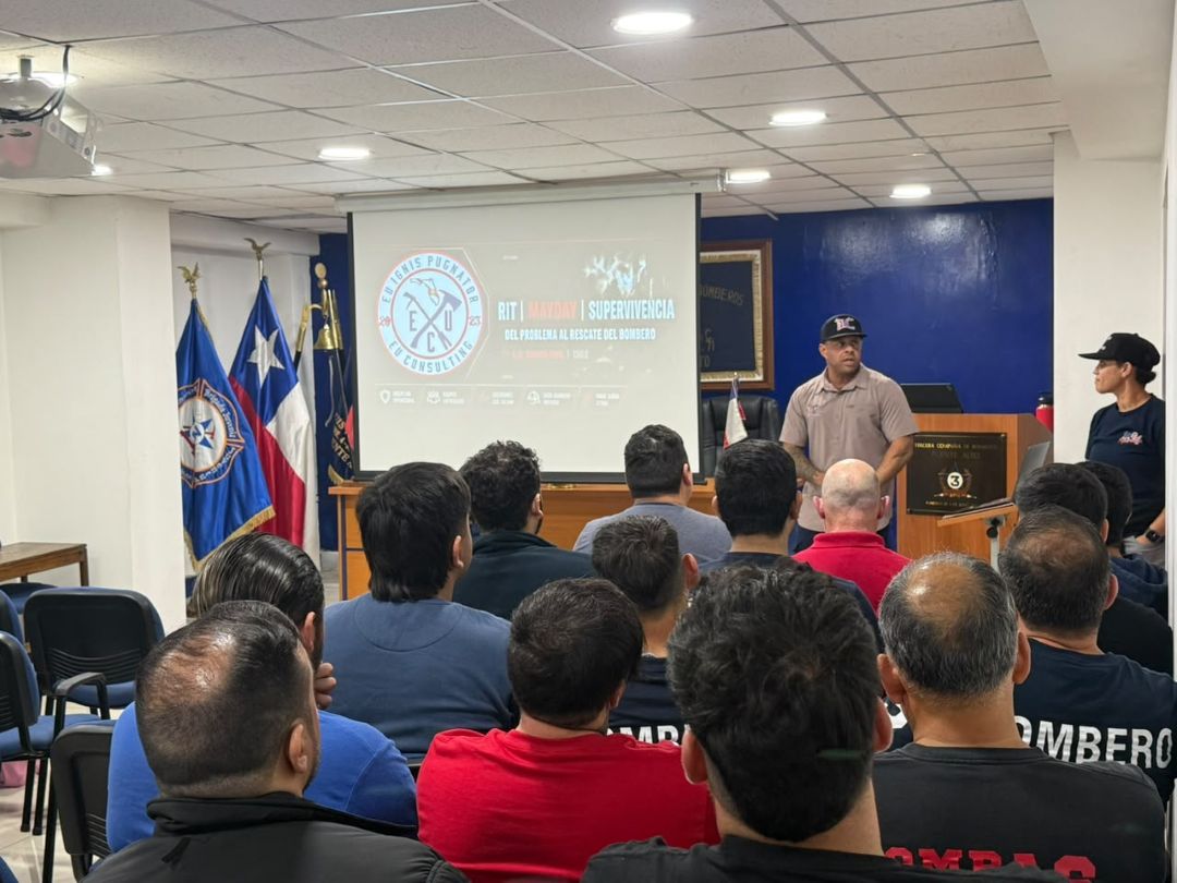 Bomberos de Puente Alto inauguran curso RIT con instructores de Estados Unidos