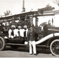 Voluntarios en Carro MAN